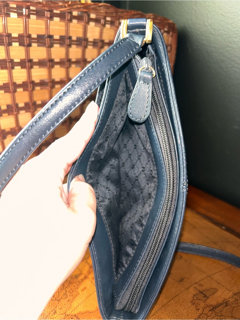 Navy Vintage Etienne Aigner Leather Shoulder Bag Classic Elegance -EUC- - Picture 9 of 13